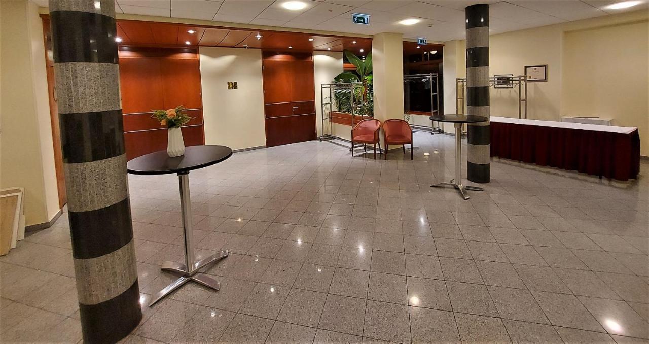Csipke Hotel Kiskunhalas Exteriör bild