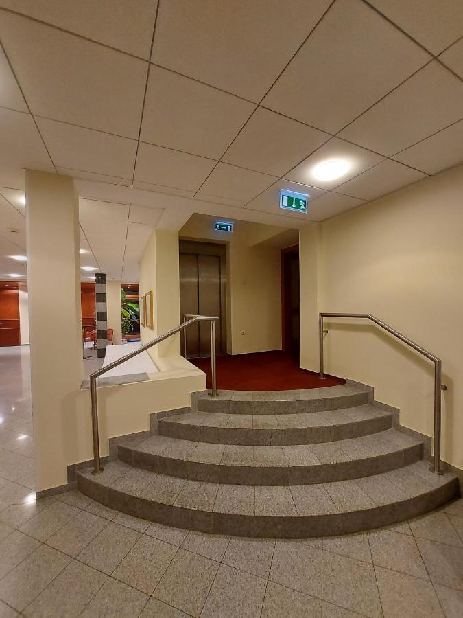 Csipke Hotel Kiskunhalas Exteriör bild