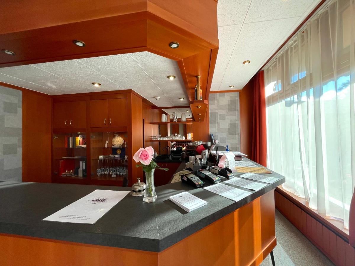 Csipke Hotel Kiskunhalas Exteriör bild